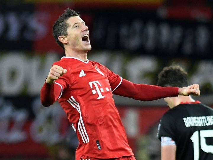  莱万多夫斯基蝉联德甲金靴三度获奖  